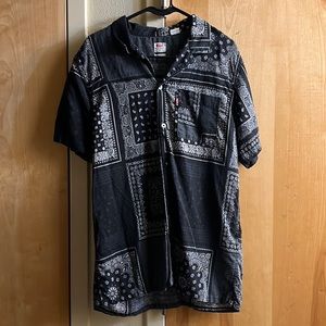 Levi’s button up (RARE)